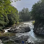 будинок з видом на водоспад Holiday home Sheshory