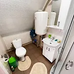 будинок з видом на водоспад * Sheshory