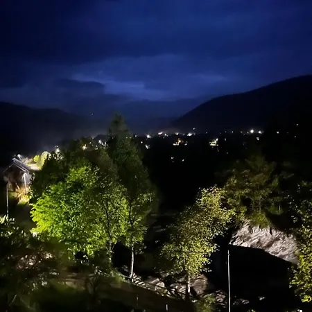 будинок з видом на водоспад Sheshory
