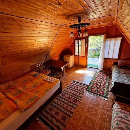 будинок з видом на водоспад Holiday home Sheshory